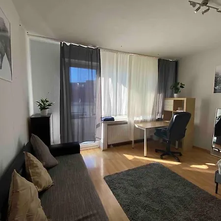 아파트 Middle Of The Center, With Balcony *