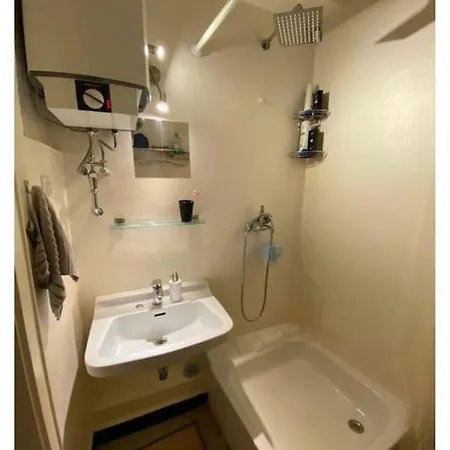 شقة Middle Of The Center, With Balcony *